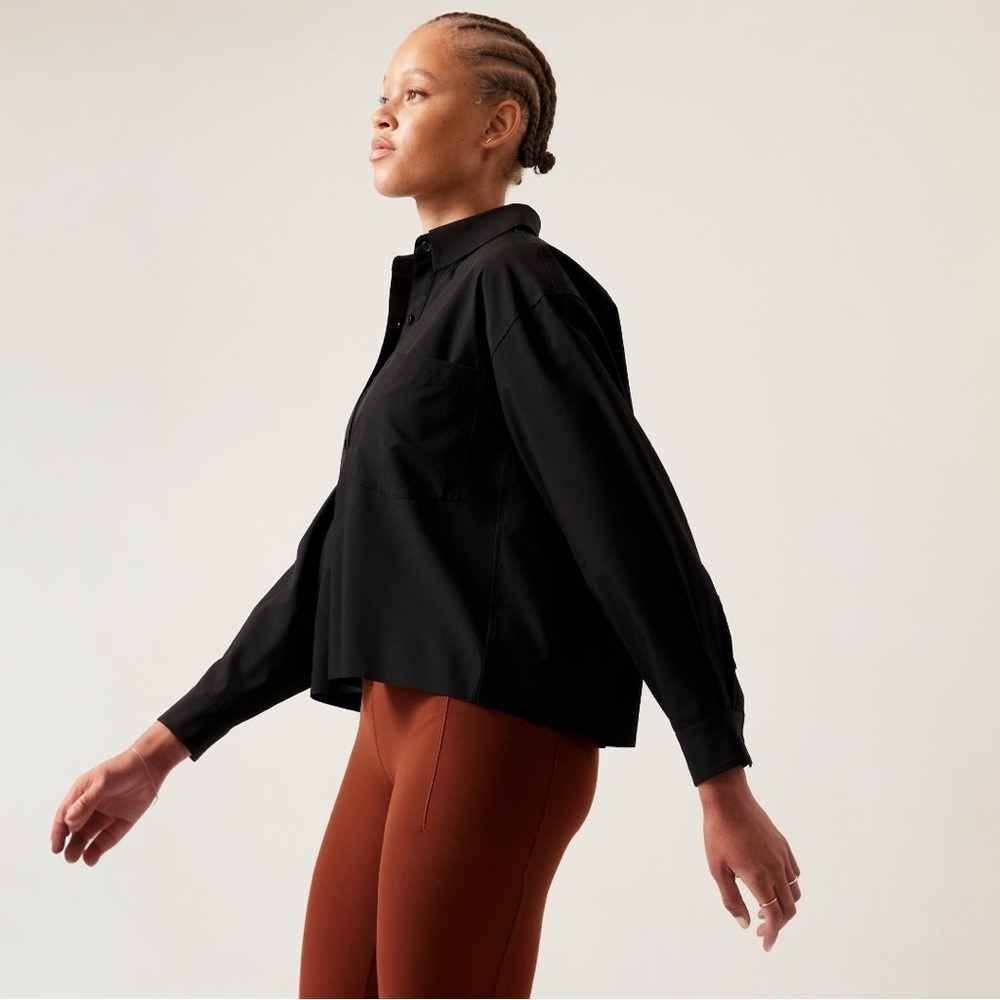 NWT Athleta Cropped Stretch Tech Top - Picture 2 of 6